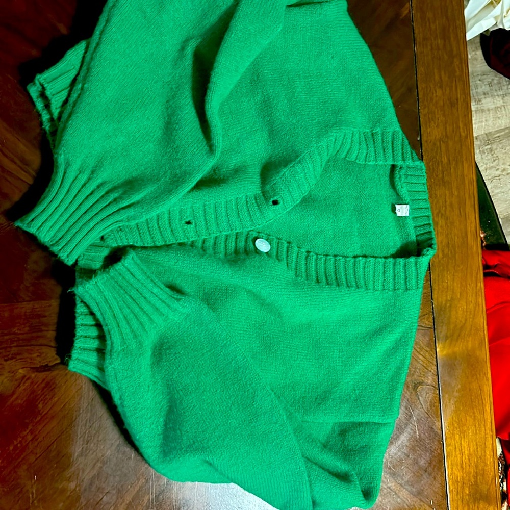 Green crop sweater